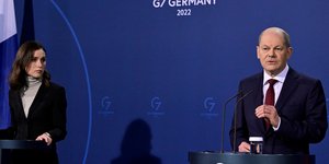 Ο Όλαφ Σολτς και η Φινλανδή πρωθυπουργός Σάνα Μαρίν