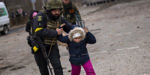 στρατιωτης με παιδι 