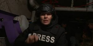 Η ρεπόρτερ της ΕΡΤ Ευτυχία Πενταράκη φυγαδεύτηκε σε καταφύγιο