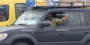 Ουκρανοί εισέρχονται στη χώρα τους για να πολεμήσουν για την πατρίδα τους