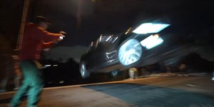 tesla ατύχημα στο δρόμο