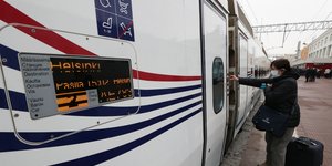 Τρένο από την Αγία Πετρούπολη αναχωρεί για την Φινλανδία