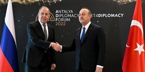 Μεβλούτ Τσαβούσογλου και Σεργκέι Λαβρόφ