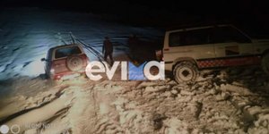 Οι νεαροί εγκλωβίστηκαν λόγω του χιονιού