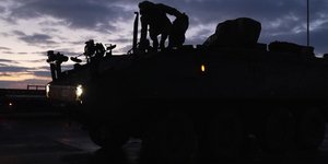 Βέλγοι στρατιώτες καταφθάνουν στο Βουκουρέστι