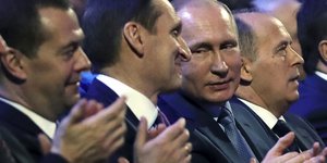 Ο Βλαντιμίρ Πούτιν με άτομα του στενού του κύκλου