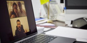 Βολοντίμιρ Ζελένσκι, Μίλα Κούνις, Αστον Κούτσερ