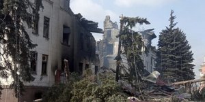 Το βομβαρδισμένο θέατρο στη Μαριούπολη της Ουκρανίας