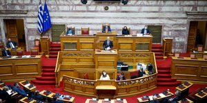 Ψηφίστηκε στη Βουλή η συμφωνία με τα Ηνωμένα Αραβικά Εμιράτα για εξωτερική πολιτική και άμυνα