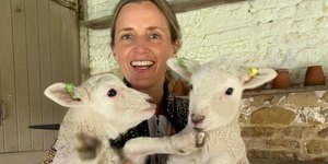 Amanda Brooks φάρμα κατσικάκια