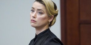 Η Άμπερ Χερντ στην αίθουσα του δικαστηρίου