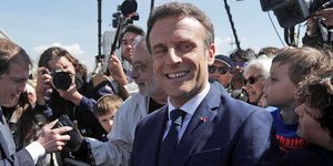 Ο Γάλλος πρόεδρος Εμανουέλ Μακρόν ξεκίνησε περιοδείες