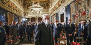 ο Σέρτζιο Ματαρέλα με μάσκα