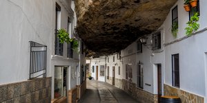 Σετενίλ ντε λας Μποντέγκας Μια πόλη μέσα σε βράχους