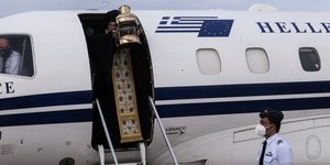 Το Άγιο Φως στο αεροδρόμιο «Ελευθέριος Βενιζέλος»