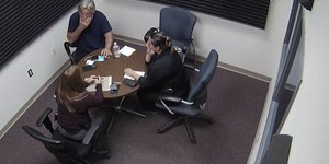 Ο Άλεκ Μπάλντουιν μαθαίνει για τον θάνατο της Χαλίνα Χάτσινς