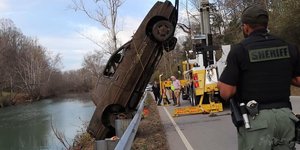 βυθισμένο αυτοκίνητο 