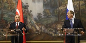 Ο Μεβλούτ Τσαβούσογλου και ο Σεργκέι Λαβρόφ σε συνάντηση στη Μόσχα