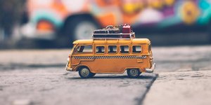 κίτρινο βαν μινιατούρα