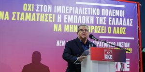 Ο Δημήτρης Κουτσούμπας στη συγκέντρωση του ΚΚΕ στο Σύνταγμα