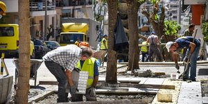 Σε πλήρη εξέλιξη το έργο ανακατασκευής πεζοδρομίων στο κέντρο και τις γειτονιές της Αθήνας