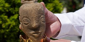 Ο αγρότης εξομολογήθηκε ότι όταν βρήκε το εδώλιο, σκεφτόταν να το πουλήσει