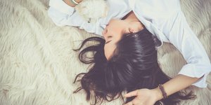 Γυναίκα ξαπλωμένη