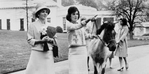 Η Ζακλίν Κένεντι, πρώτη κυρία των ΗΠΑ και σύζυγος του πρώην Αμερικανού προέδρου Τζον Φ. Κένεντι