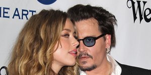 Τζόνι Ντεπ Αμπερ Χερντ, σφαγή στη δίκη, κατηγορεί βιασμό μπουκάλι