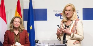 Η Νάντια Καλβίνιο και η Σίγκριντ Κάαγκ μετά την συνάντησή τους τον Απρίλιο του 2022