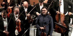 Ο Λ. Καβάκος και η Κρατική Ορχήστρα Αθηνών σε συναυλία