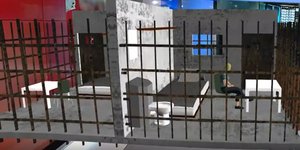 Αναπαράσταση της εκπομπής LIVE NEWS του Mega από το κελί όπου κρατείται η Ρούλα Πισπιρίγκου στον Κορυδαλλό