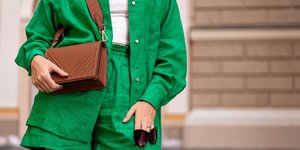 Γυναίκα με πράσινα ρούχα