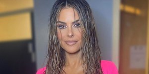 Η Μαρία Μενούνος με wet hair look