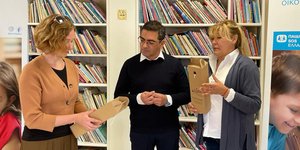 Το Μέγαρο Μαξίμου έστειλε λαμπάδες στους μικρούς φίλους των παιδικών χωριών SOS