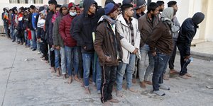 Οι επίδοξοι μετανάστες, στην πλειοψηφία τους από το Μπανγκλαντές