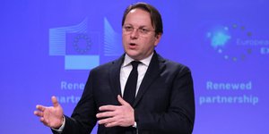 O επίτροπος Διεύρυνσης της Κομισιόν, Όλιβερ Βαρχελί