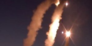 Η στιγμή που η Ρωσία χτυπά το στρατιωτικό εργοστάσιο κοντά στο Κίεβο