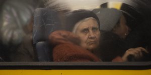 Ουκρανοί πρόσφυγες φεύγουν από τη χώρα τους λόγω του πολέμου
