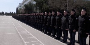 Φωτό από το βίντεο που έδωσε η Ρωσία και υποστηρίζει ότι απεικονίζει μέλη του πληρώματος του Moskva