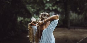 Το hairstyle που είναι ιδανικό για άνοιξη