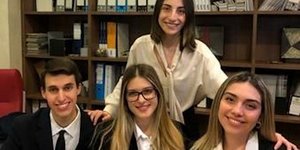 τέσσερις φοιτητές της Νομικής Σχολής Αθηνων