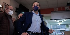 τσιπρας ανοιχτο σακακι