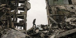 Συνεχείς καταστροφές από τους ρωσικούς βομβαρδισμούς στην Ουκρανία