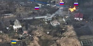 Στιγμιότυπο από τη μάχη του ουκρανικού τανκ με τη ρωσική φάλαγγα 