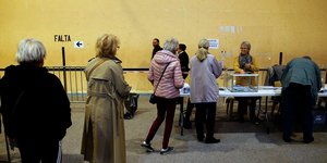 Γάλλοι πολίτες ψηφίζουν στις προεδρικές εκλογές