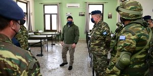 Ο υφ. Αμυνας Νίκος Χαρδαλιάς κατά την επίσκεψη του σε μονάδες και φυλάκια Μακεδονίας και Θεσσαλίας