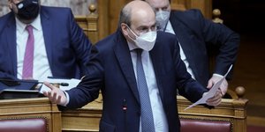 Ο υπουργός Εργασίας Κωστής Χατζηδάκης στη Βουλή