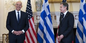Ο Έλληνας Υπουργός Εξωτερικών Νίκος Δένδιας και ο Αμερικανός Ομόλογός του Άντονι Μπλίνκεν στη συνάντησή τους στην Ουάσιγκτον στις 17 Μαΐου 2022