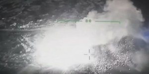 H στιγμή που το ουκρανικό drone εξαπολύει επίθεση στο ρωσικό ελικόπτερο
